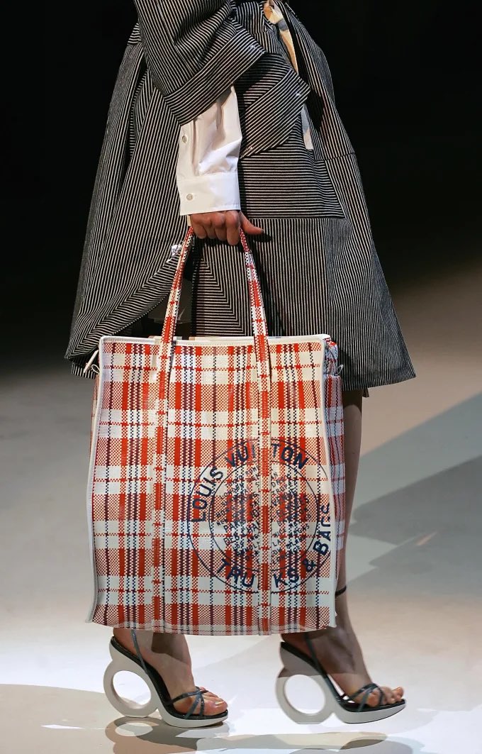 i_petermark's tweet photo. As a Nigerian, the history of this bag is unforgivable.  Now that @LouisVuitton has rebranded it, we can all admit the history was an expensive one. https://t.co/UuUZ2ngiJY