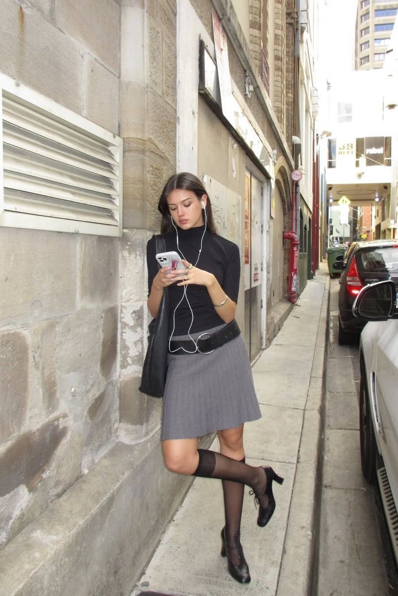 porcel444in's tweet photo. this type of fits are speaking to me lately... specifically the boots and office skirt combo https://t.co/3JuruRzHRr