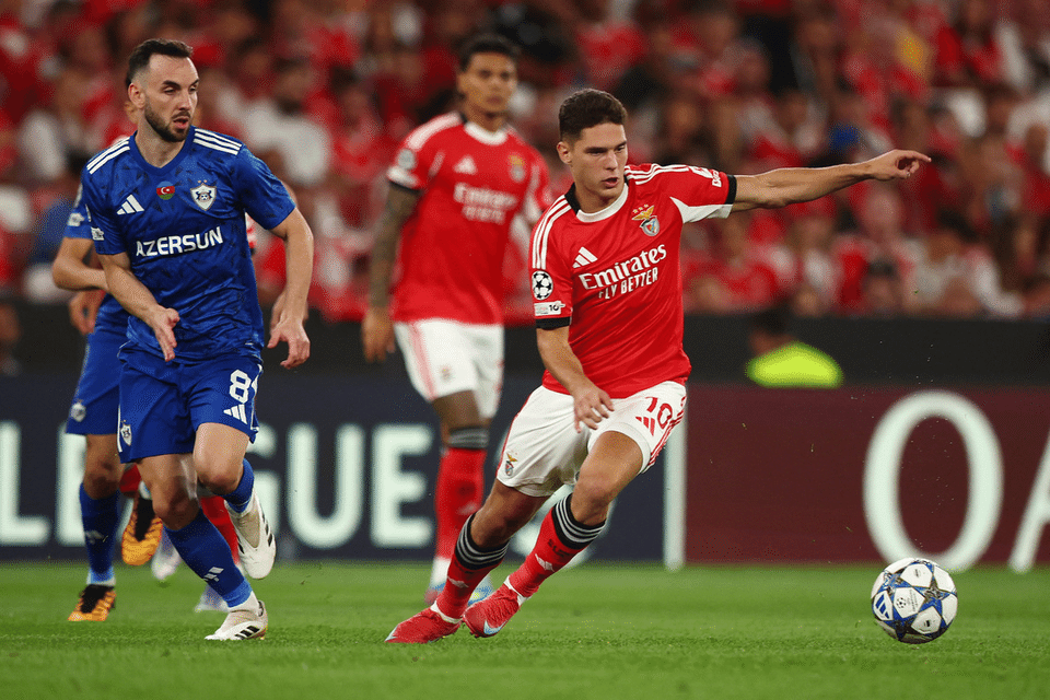 FootballGoats97's tweet image. At just 23 years old, Georgiy Sudakov made a memorable debut for Benfica in their UEFA Champions League opener against Qarabağ tonight providing 2 assists for Enzo Barrenechea’s opening goal in the 6th minute and later for Vangelis Pavlidis in the 16th minute.
@ChampionsLeague