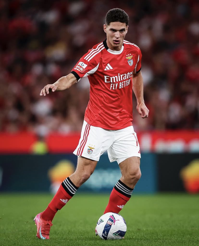 FootballGoats97's tweet image. At just 23 years old, Georgiy Sudakov made a memorable debut for Benfica in their UEFA Champions League opener against Qarabağ tonight providing 2 assists for Enzo Barrenechea’s opening goal in the 6th minute and later for Vangelis Pavlidis in the 16th minute.
@ChampionsLeague