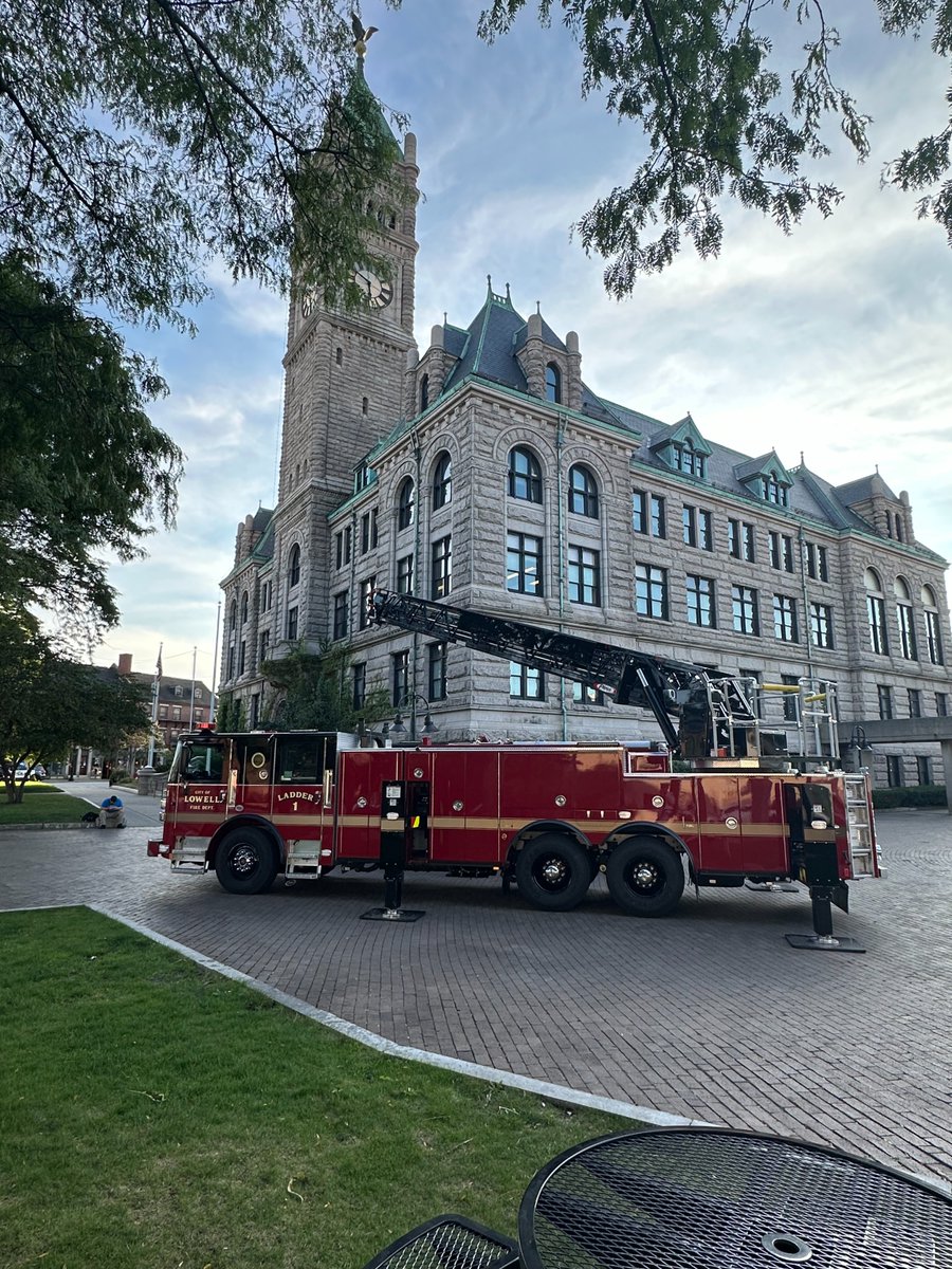 🚨 The Lowell Fire Department has officially put the new Ladder 1 into service this afternoon at the Lawrence St firehouse!

Funded through ARPA, this state-of-the-art vehicle enhances the department's readiness and resources to keep our community safe.