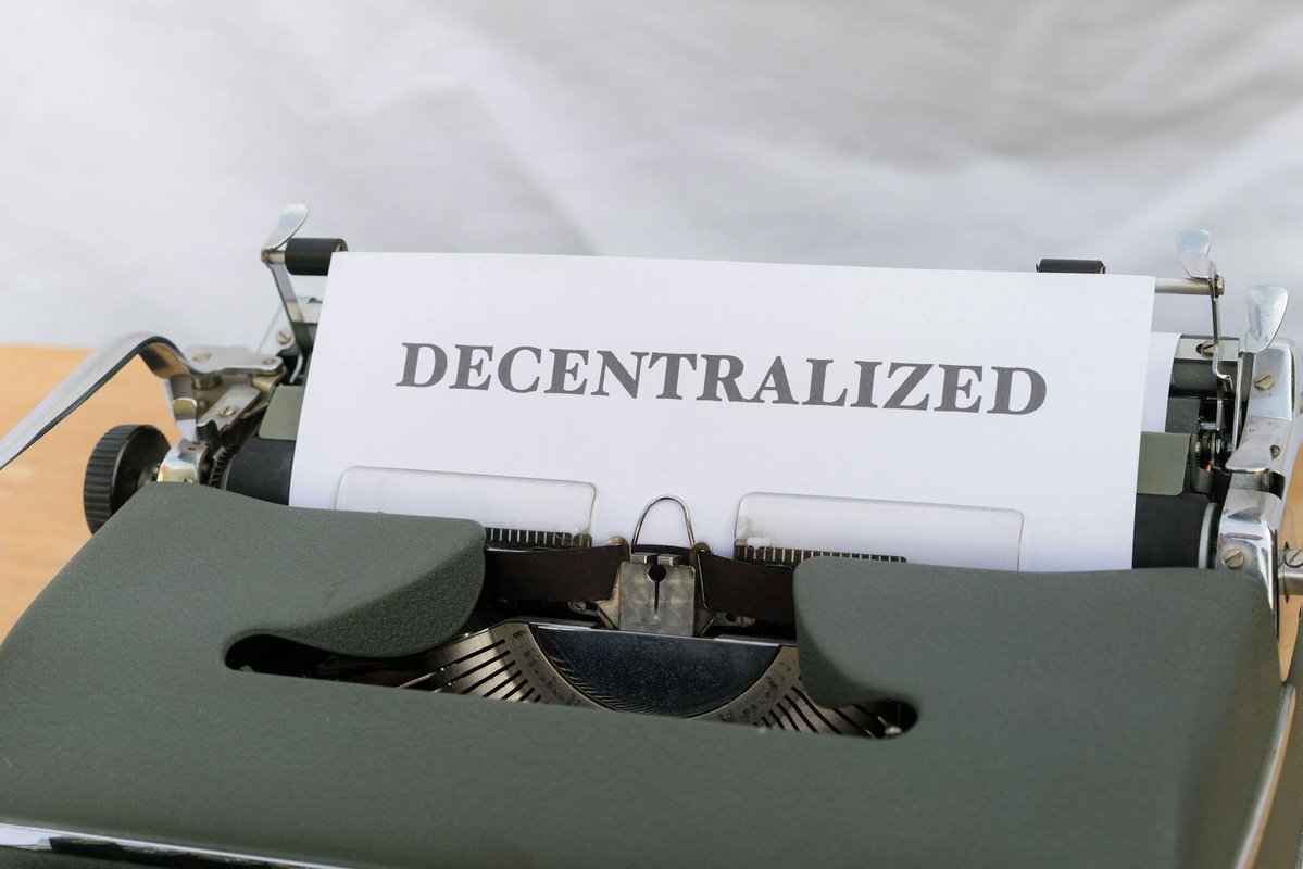 Ashlyn1371171's tweet image. Just explored how decentralized oracles can revolutionize IoT data integrity!��Real-time, tamper-proof data feeds for smart devices are game-changers. Excited for the future of trustless IoT ecosystems!��#DecentralizedOracles #IoT #Blockchain