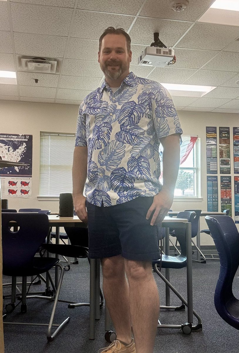 Frisco High School HOCO Week!!
Tropical Tuesday! 
(I got away with wearing shorts to work!)