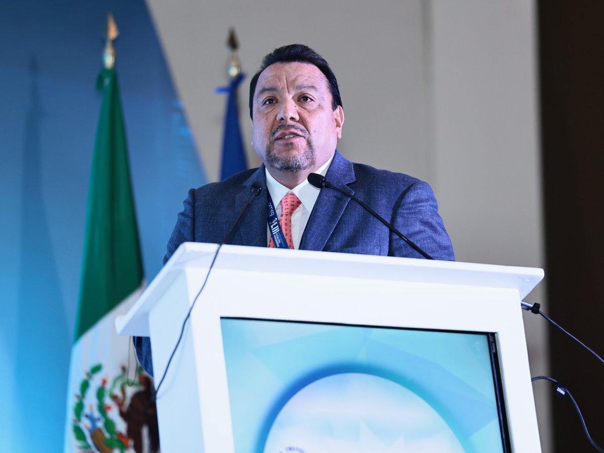 AmegMexico's tweet photo. El Dr. Gualberto Jesús Mateos Pérez, imparte el tema: "Aspectos bioéticos en IA”, en la LIII Reunión Nacional de Endoscopia Gastrointestinal. 👨🏻⚕️✨
#TodosSomosAMEG #SomosEndoscopistas #AprendiendoJuntos #EndoscopistasCertificados #FemScope #MujeresEndoscopistas #AMEG2025EsRosa https://t.co/RmGkBWDCNS