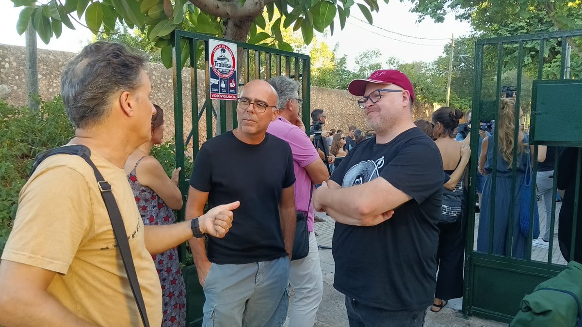 Donam suport a la concentració convocada per l'AFA CEIP Maria Antònia Salvà. 
Els nins i les nines primer, sempre!