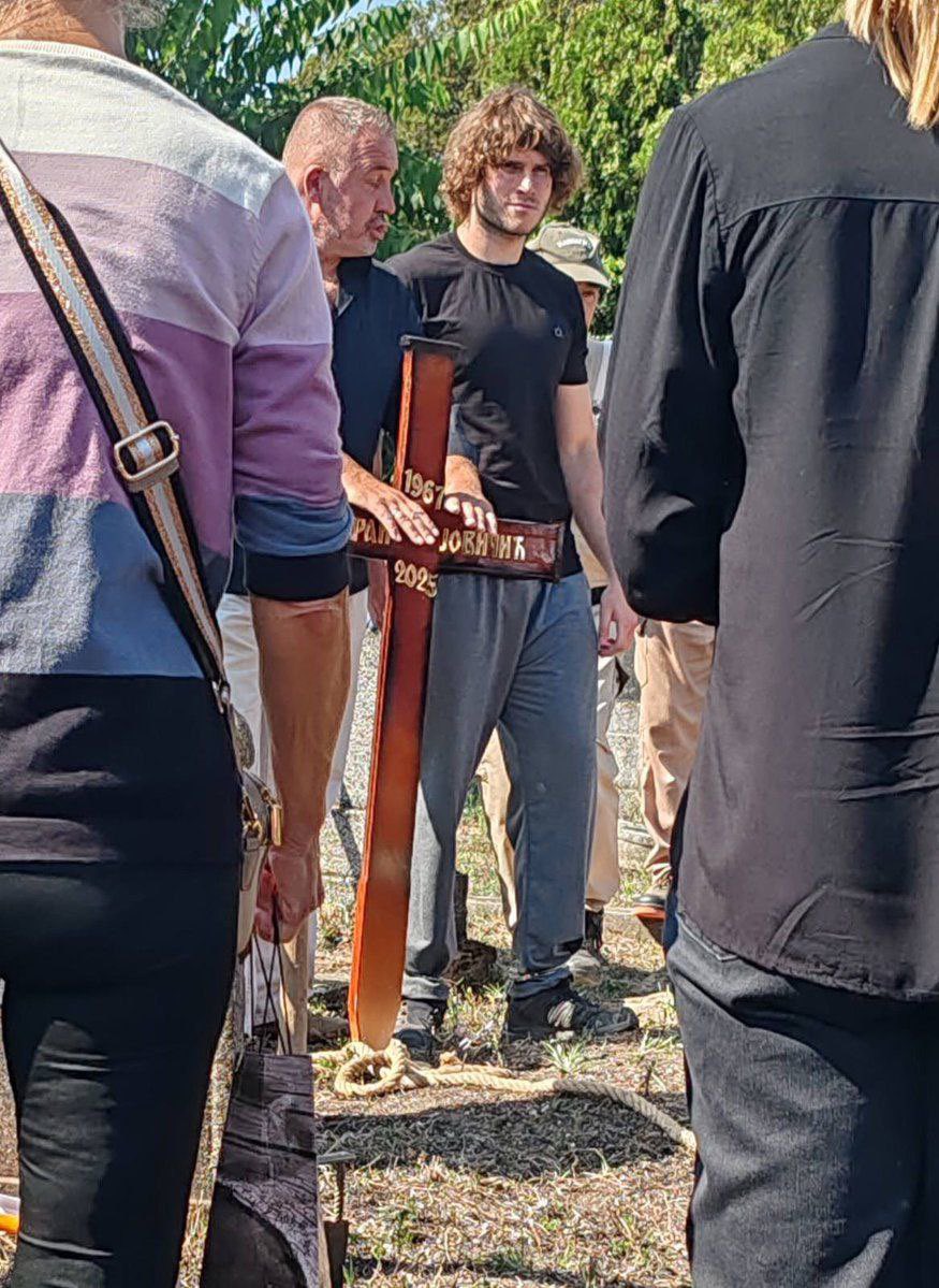 Доле ланци и окови, не вежу се соколови!