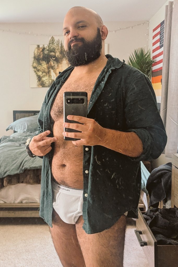 Beatztheyote_AD's tweet photo. Boyfriend left his shirt hehe

#tightywhitiestueaday #tightwhities #meninbriefs #bearinbriefs #gaybear https://t.co/w9oSssui1a