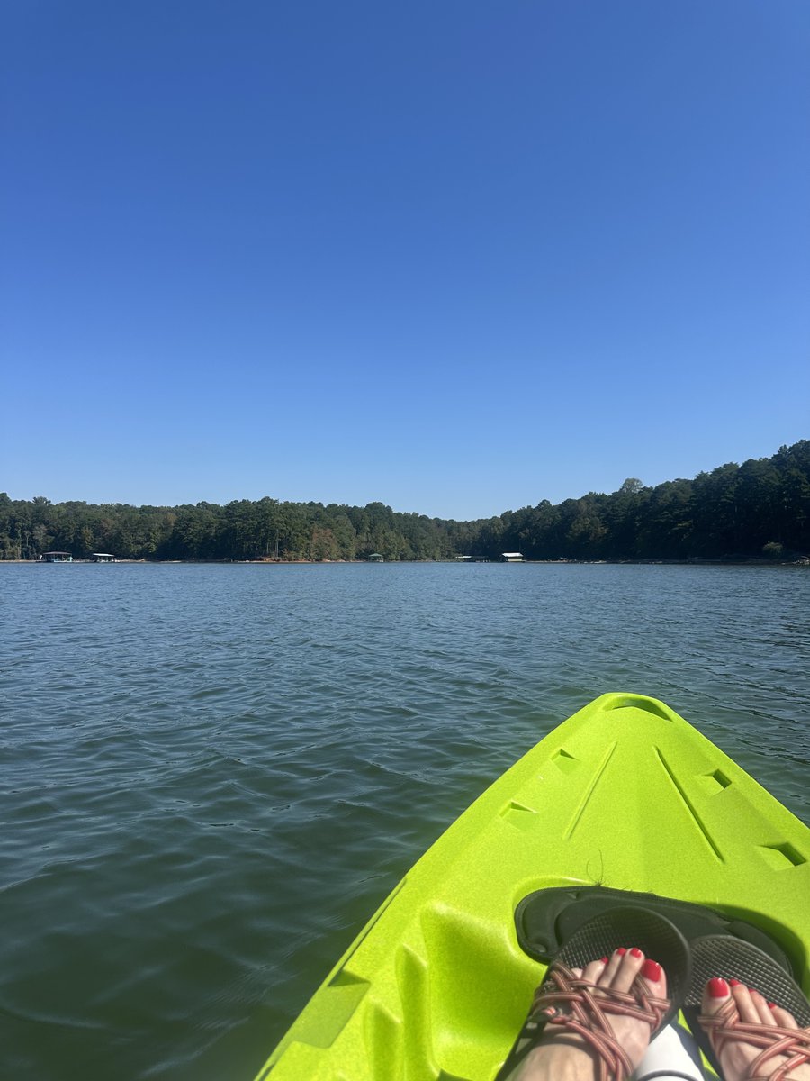 ngmcgme's tweet photo. Our GME Wellness team hosts amazing free events for our residents and fellows. What could be better than kayaking on Lake Lanier, just minutes from where you train? To learn more about all the wellness resources available, visit https://t.co/02wcSP1xeu https://t.co/5pcI3nmAVj