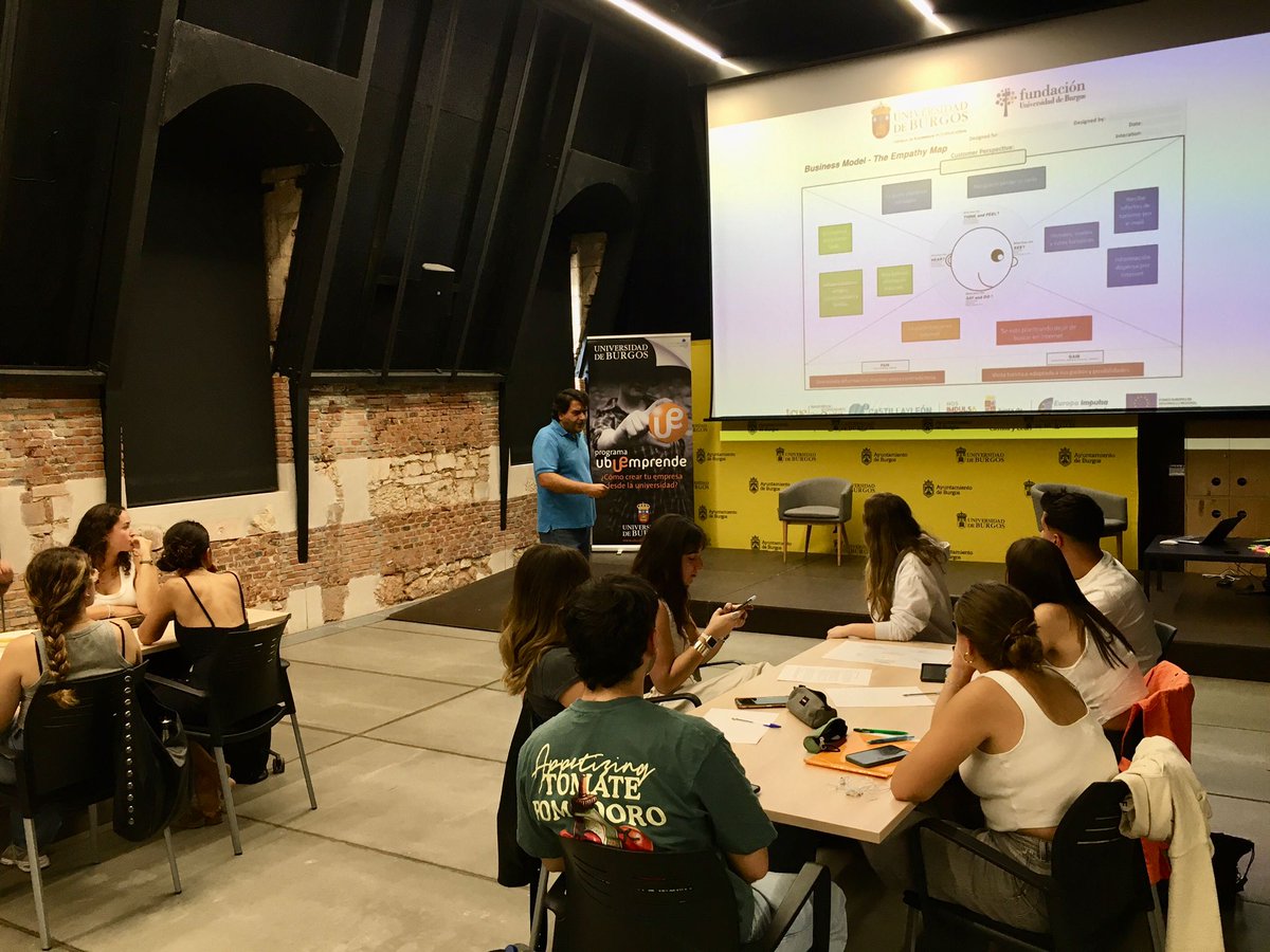 UBUinvestiga's tweet image. Esta tarde, taller de Design Thinking para los alumnos de Terapia Ocupacional e Ingeniería de Organización Industrial de la UBU con el fin de aprender a diseñar productos de apoyo de bajo coste, en el marco del programa ‘Contigo soy capaz’. #TCUE