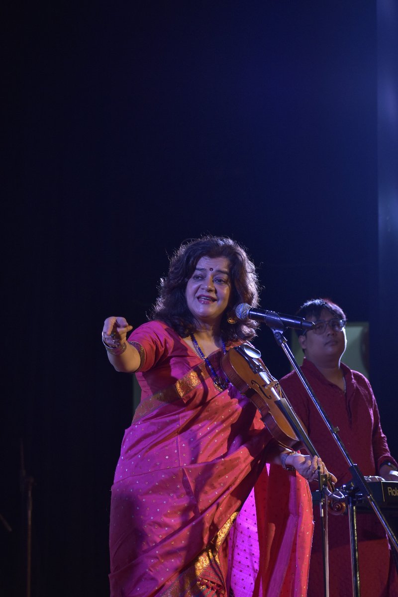 surtaalofficial's tweet photo. Glimpses from the Lecture-Demonstration on ‘Relation between Folk and Classical Music’ by violinist Ms. Sunita Bhuyan. 🎻✨
📅15th - 17th Sept, 2025
📍Kaziranga University Campus
🎫Entry Free
@Focal_official #KazirangaUniversity #IndianClassicalMusic #SurTaal2025 @KazirangaUniv https://t.co/jn5w6ydmzF