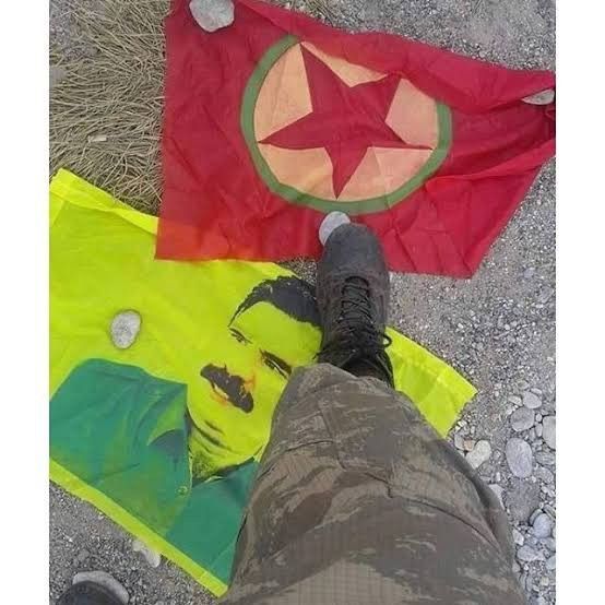 Sığınmacılara karşıyız,
Kürtçülere karşıyız,
Şeriatçılara karşıyız,
Yolsuz piçlere karşıyız,
Yozlaşmış kültüre karşıyız,
Doğa katillerine karşıyız,
Komünizme karşıyız,
Büyük-küçük tüm gayrıTürk işletmelere ve sahiplerine karşıyız,
Dalkavuklara karşıyız,

Çünkü Türkçüyüz!