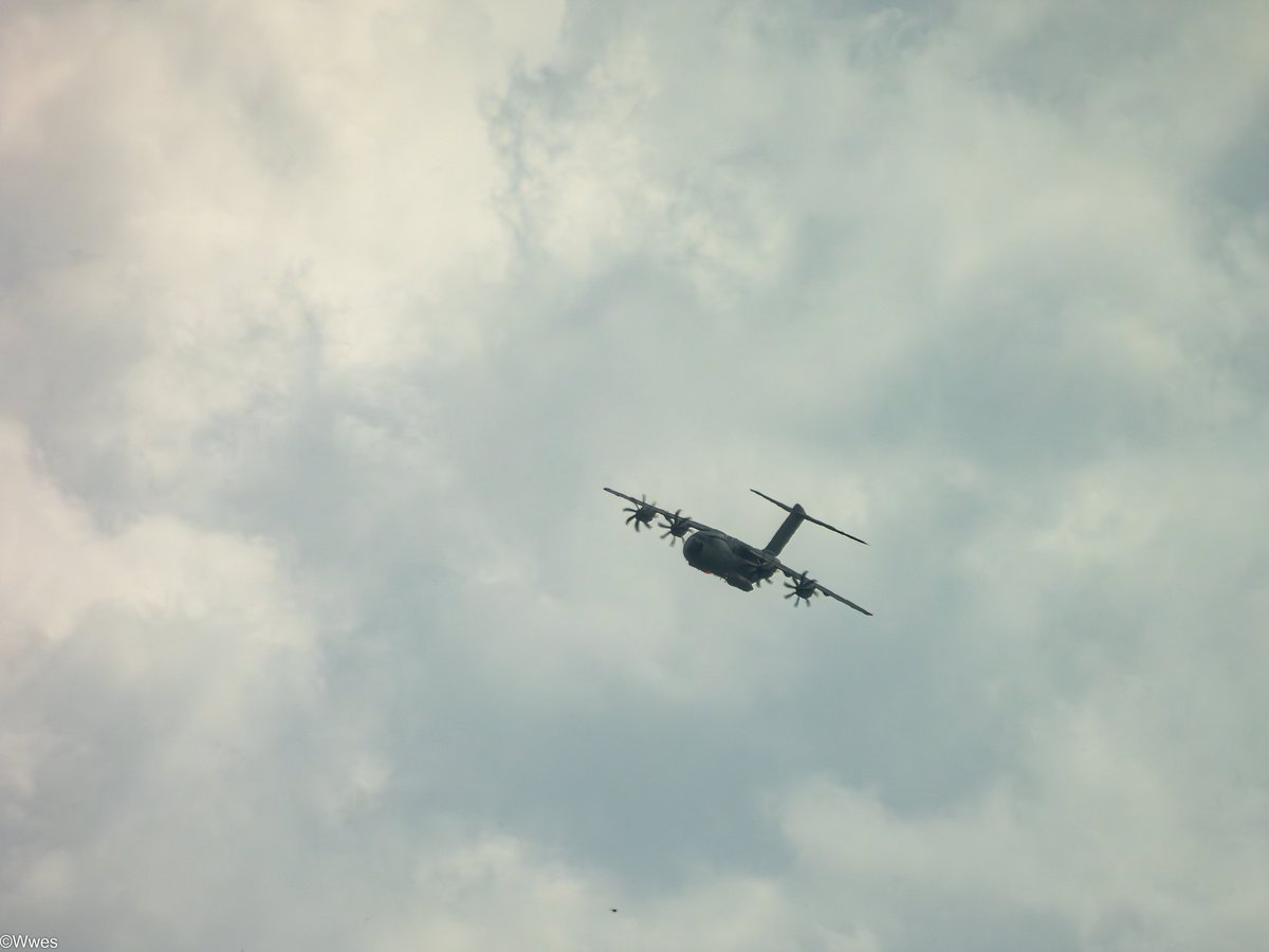 wesleyb1989's tweet photo. 16-9: #FL25 1/3
-#ROGUE21 #3F4F0F #Luftwaffe (54+25) #A400 A-400M
-#IAM4687 #33FFF3 (MM62177) Aeronautica Militare #Italy #C30J C-130J Super #Hercules
-#48D840 (011) #Polish #C295 CASA C-295 #Persuader
-342199 (T.21-09) Fuerza Aerea Española #Spain #C295 #CASA C-295 Persuader https://t.co/9XVKhPxjTR