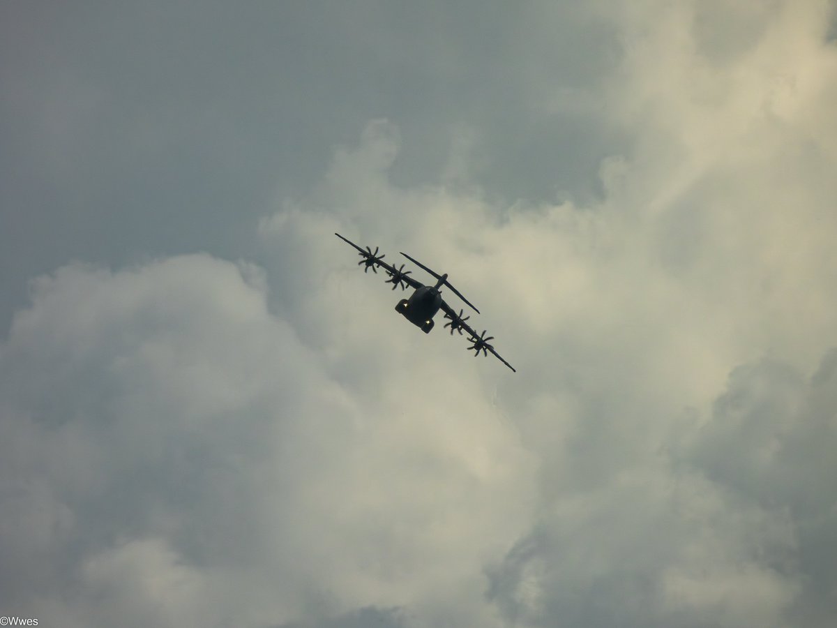 wesleyb1989's tweet photo. 16-9: #FL25 1/3
-#ROGUE21 #3F4F0F #Luftwaffe (54+25) #A400 A-400M
-#IAM4687 #33FFF3 (MM62177) Aeronautica Militare #Italy #C30J C-130J Super #Hercules
-#48D840 (011) #Polish #C295 CASA C-295 #Persuader
-342199 (T.21-09) Fuerza Aerea Española #Spain #C295 #CASA C-295 Persuader https://t.co/9XVKhPxjTR