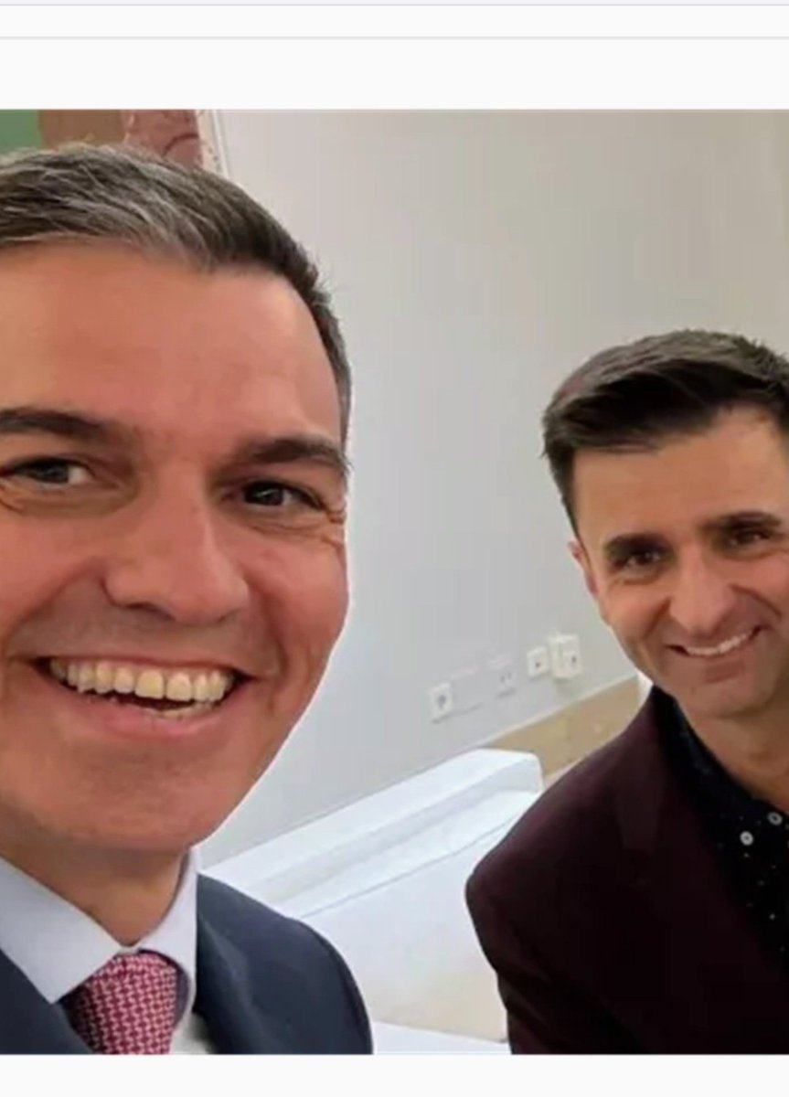 Añado imágenes a la definición que ha hecho <a href="/MariscalZabala/">ManuelMariscalZabala</a>
del Pte. de <a href="/rtve/">RTVE</a>
¿Qué chaqueta lucirá José Pablo López en la siguiente por foto? Que le gusta cambiar de chaqueta es un hecho objetivo.