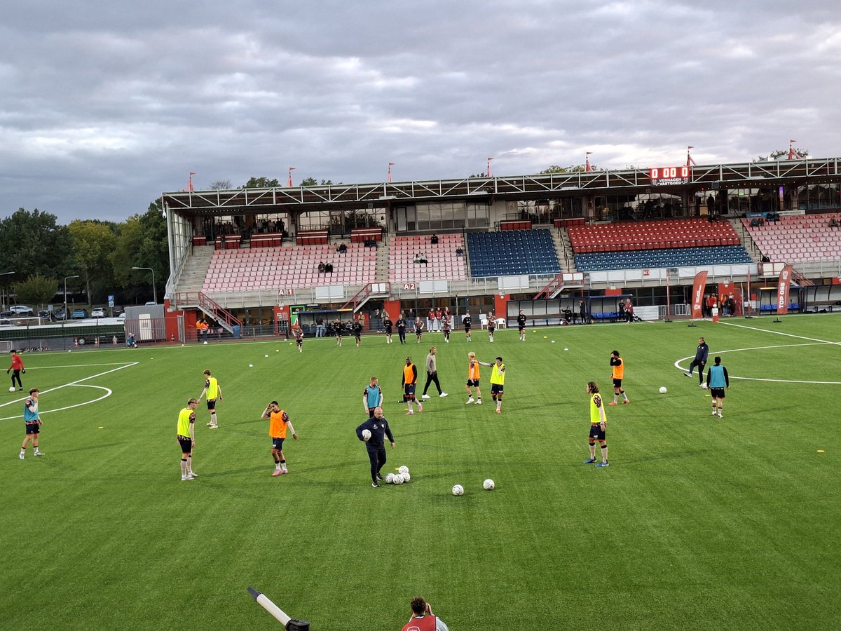 AltiedVVV's tweet photo. Daar zijn wij dan toch, ook op een dinsdagavond ๐๐ค
#topVVV https://t.co/vGesIKJMJ0