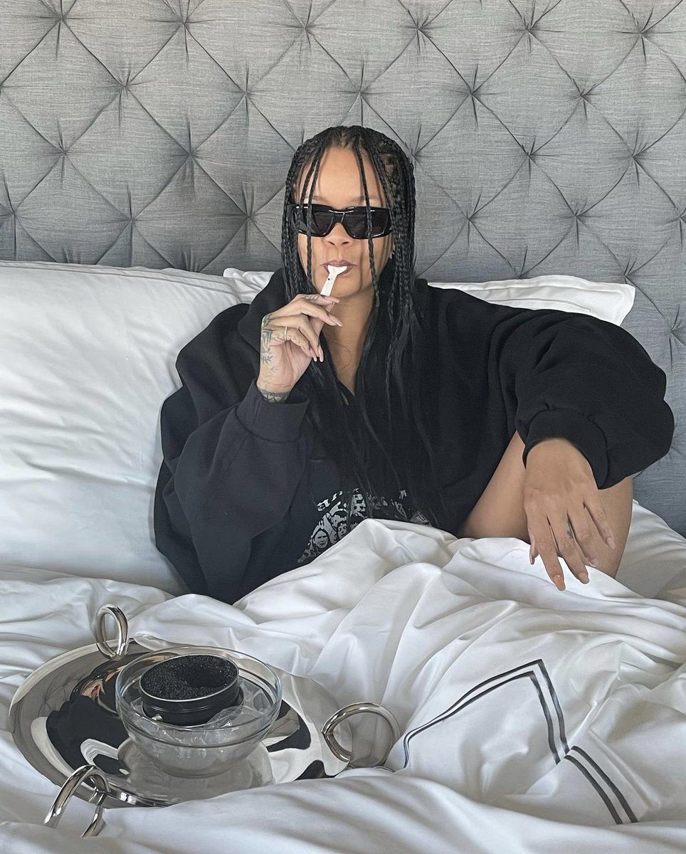 the time rihanna’s fenty perfume sold out the morning of its release, so she celebrated by having caviar. (2021)