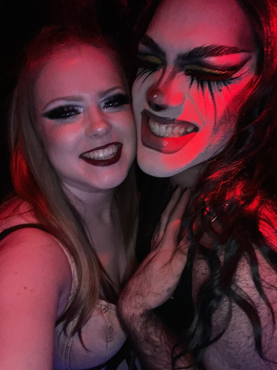 Happy Titans reveal day I just wanted to share that I’m THIS happy that <a href="/EvahDestruction/">Evah Destruction🐺</a> is coming back to our screens 🥺