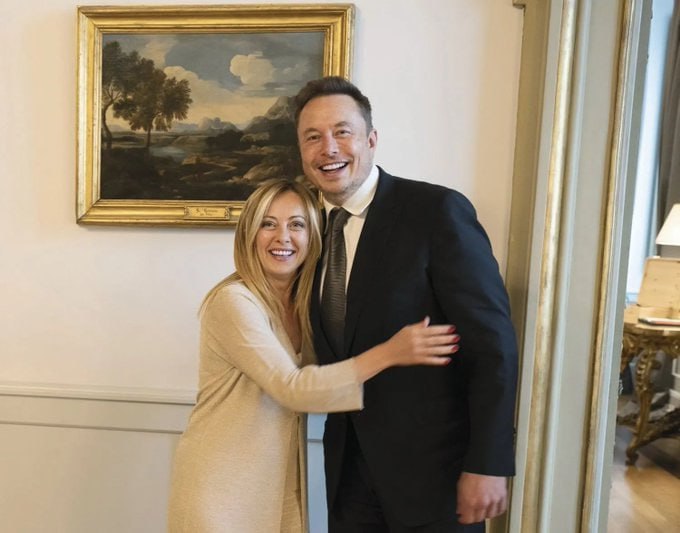 StandUpForFact's tweet image. 🚨BREAKING: Italian PM Giorgia Meloni says, &quot;Elon Musk is NOT a danger to democracy, George Soros is” 

Elon Musk is LOVED by millions worldwide.

Do you agree with her?

A. Yes
B. No
