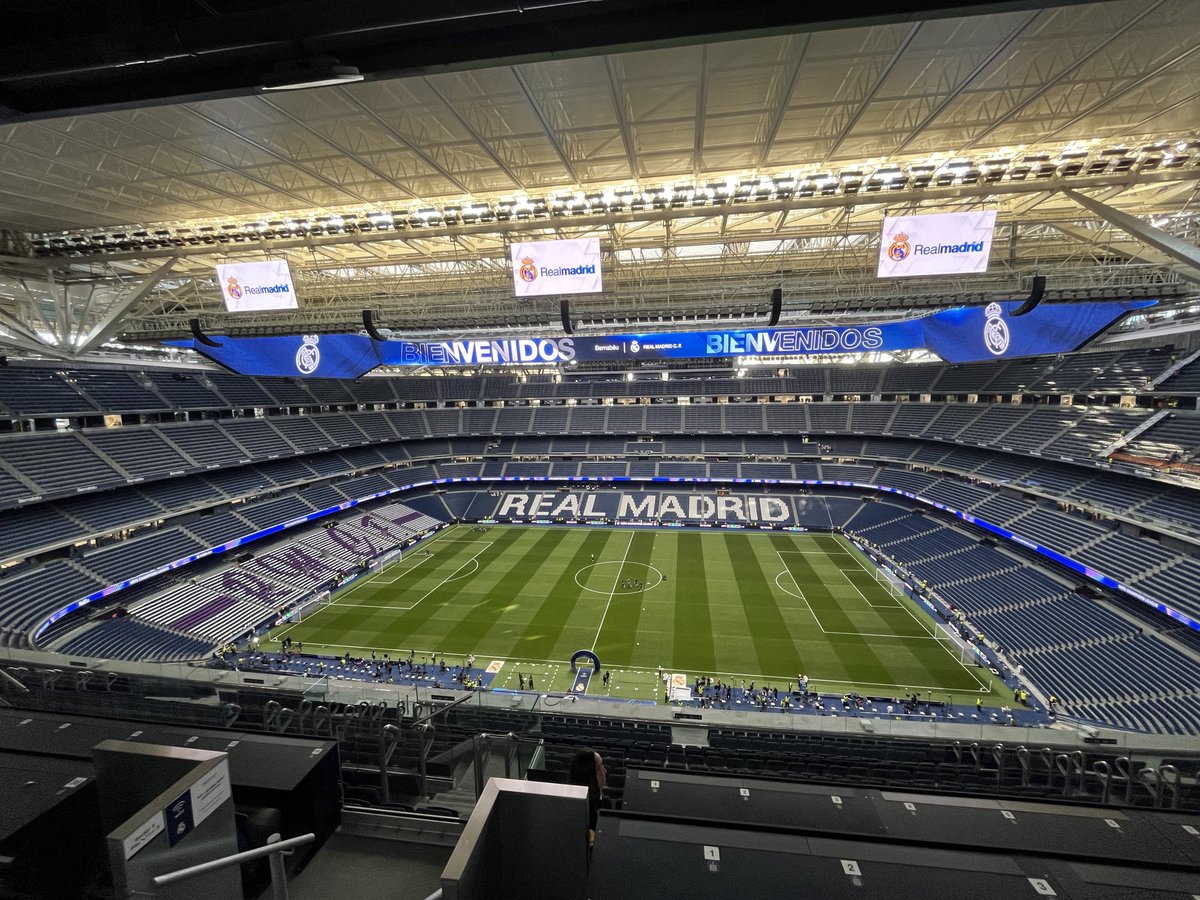 jfperes's tweet photo. ⚽️ Plaisir et privilège de découvrir le nouveau Santiago-Bernabeu à l’occasion de #RMFCOM pour ⁦@leJDD⁩. Un stade exceptionnel pour un club immense. Les supporters marseillais ont été les premiers à s’installer. Super match pour lancer la Ligue des champions #UCL https://t.co/nZwcIfdn1C