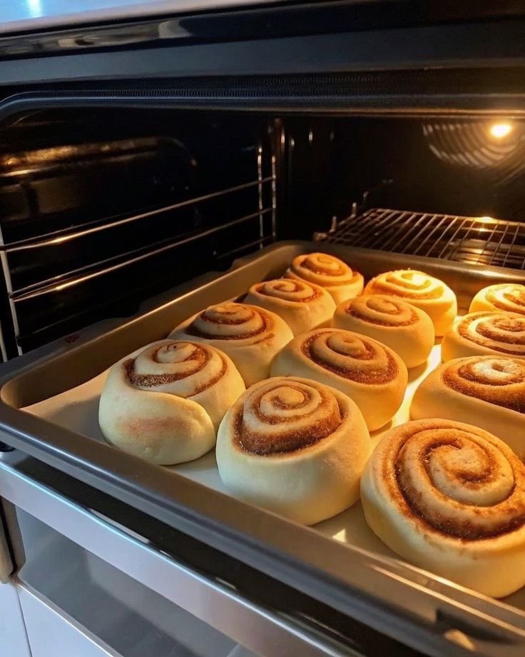likecrazyholic's tweet photo. ❀ᬊ  au giamila - roll de canela

Un postre, un hechizo, un error.
Camila quería enamorar a alguien…
pero Gian fue quien dio el primer bocado 🍰 https://t.co/l9iqNYrxn6