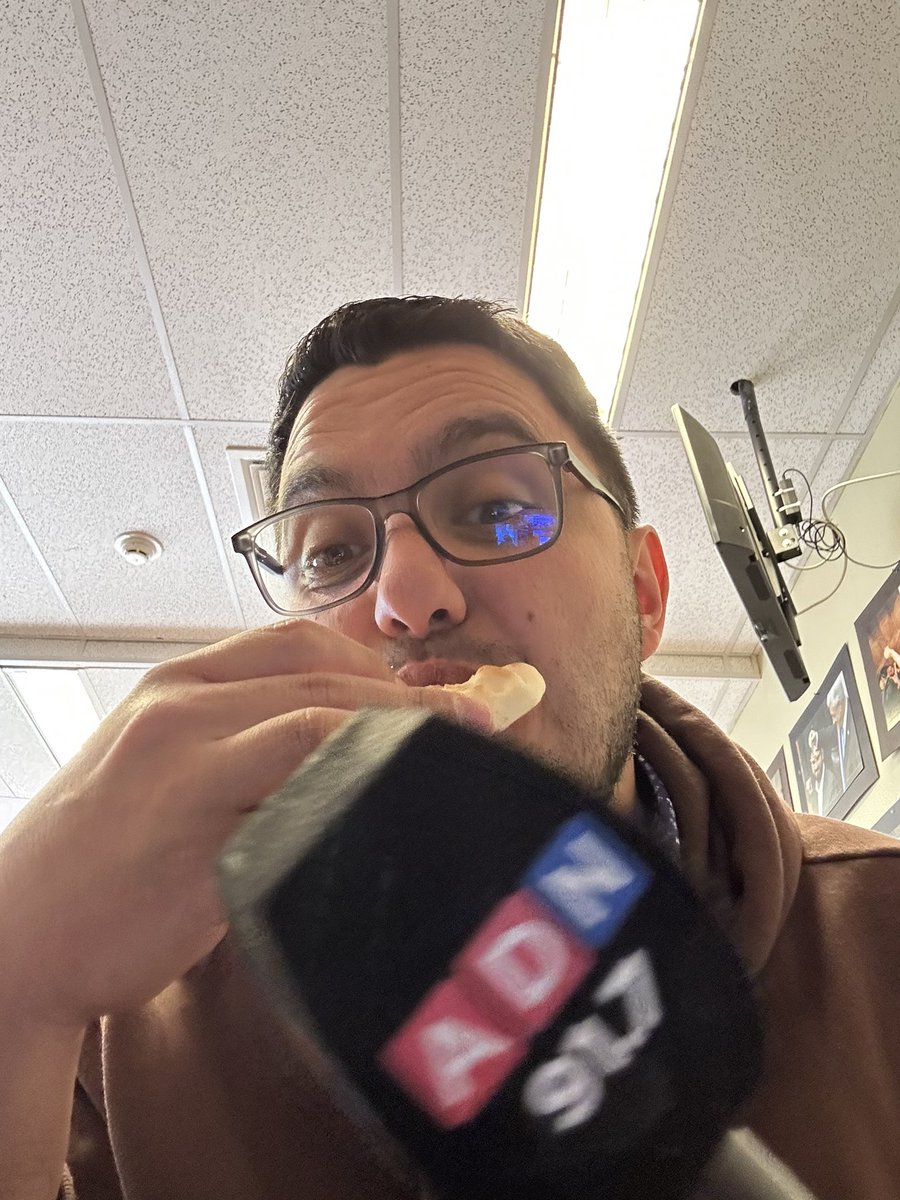 Que no te digan que no puedes comerte una empanada mientas trabajas