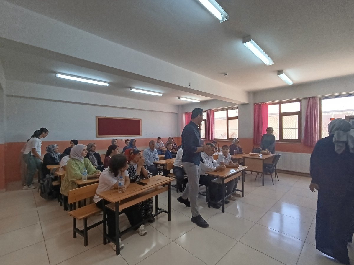 KurtalanSumer's tweet photo. Lgs yolculuğumuz başlasın....
8. Sınıf velilerimizle bir araya gelip yol haritalarımızı çizdik. Şimdi emin adımlarla hedefimize yürüme zamanı.🥰 @ceylan_i @faypol56 @KurtalanMem @zafertopuzz https://t.co/t4IETCWBmU