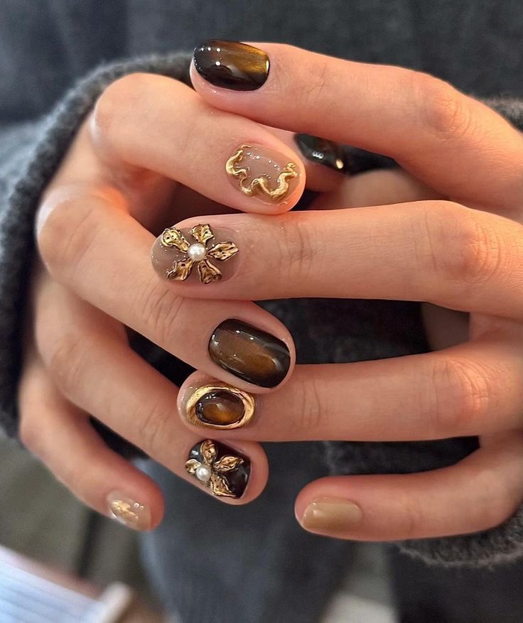 pinkglitterie's tweet photo. Brown and gold https://t.co/DGza3LbhZ0