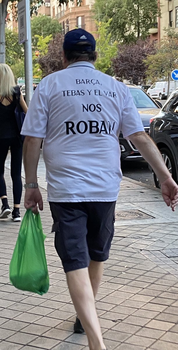 Use 🇪🇸 tweet media