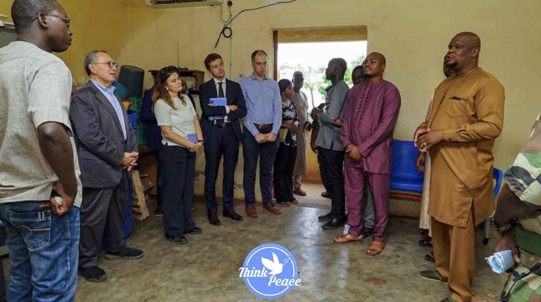 Thinkpeacesahel's tweet photo. De la saponification à la couture, en passant par la boulangerie, ces femmes bâtissent un nouvel avenir.
Formation, réinsertion & accompagnement psychosocial : de petites victoires qui changent des vies.
#Résilience #BuildingPeace #CohésionSociale https://t.co/xI2jbhHG8v