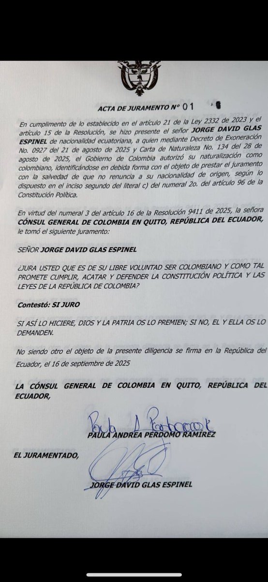 janethinostroza's tweet photo. ACTUALIZACIÓN: 

Petro borró el X en donde le daba la nacionalidad colombiana a Glas, pero les adjunto la foto para que no quede duda. 

Este Petro…jaja… nuevamente desvariando. O le quitan la copa o le quitan el celular, pero con ambas cosas el hombre es un peligro 🙄. https://t.co/vZ7SBd9Re6