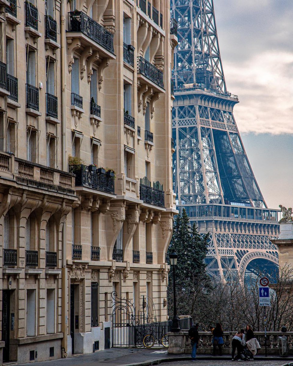 Parisianaes1's tweet photo. “Paris is a divine section of eternity.” ~ E. E. Cummings https://t.co/hB3KDfM4dB