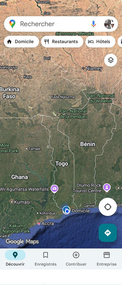 This is my location in Togo at the Lomé !The غانا is Day in the left hand of طوغو by your looking at your phone ! The بينا in the right hand of طوغو in your looking phone !