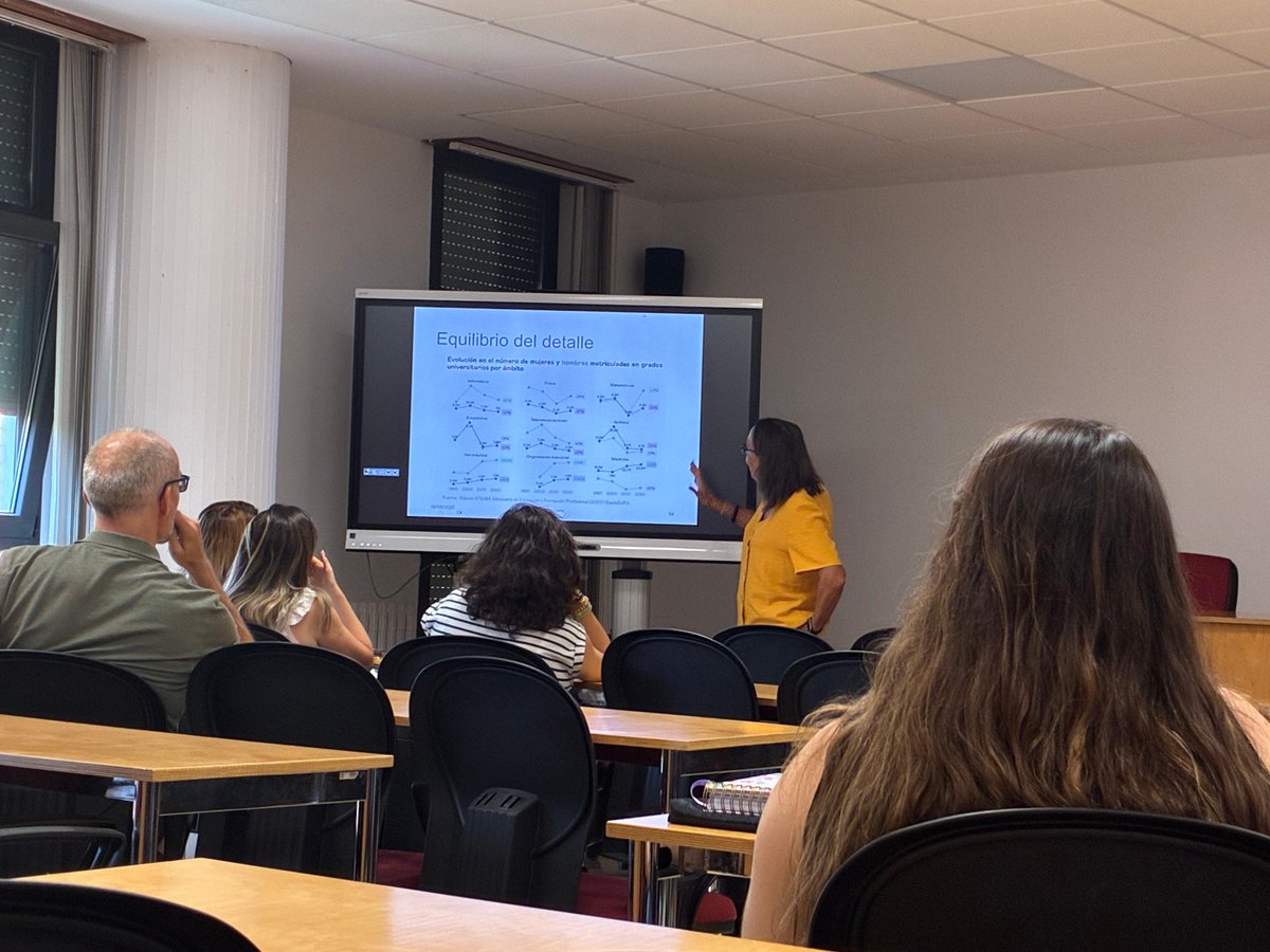 Máster en Periodismo Digital_UVa (@m_perdigitaluva) on Twitter photo 🙌🏼 ¡El Máster en Periodismo digital de la <a href="/UVa_es/">Gabinete de Comunicación Universidad de Valladolid</a> arrancó ayer el nuevo curso con la celebración de la conferencia 📊 ‘Visualizar para comunicar: más allá de las gráficas’, a cargo de <a href="/congosto/">Mariluz Congosto (@congosto.bsky.social)</a>.
¡Gracias por acompañarnos y a por el nuevo curso!
<a href="/FyL_UVa/">Filosofía y Letras, Universidad de Valladolid</a> 🙌🏼 ¡El Máster en Periodismo digital de la <a href="/UVa_es/">Gabinete de Comunicación Universidad de Valladolid</a> arrancó ayer el nuevo curso con la celebración de la conferencia 📊 ‘Visualizar para comunicar: más allá de las gráficas’, a cargo de <a href="/congosto/">Mariluz Congosto (@congosto.bsky.social)</a>.
¡Gracias por acompañarnos y a por el nuevo curso!
<a href="/FyL_UVa/">Filosofía y Letras, Universidad de Valladolid</a>