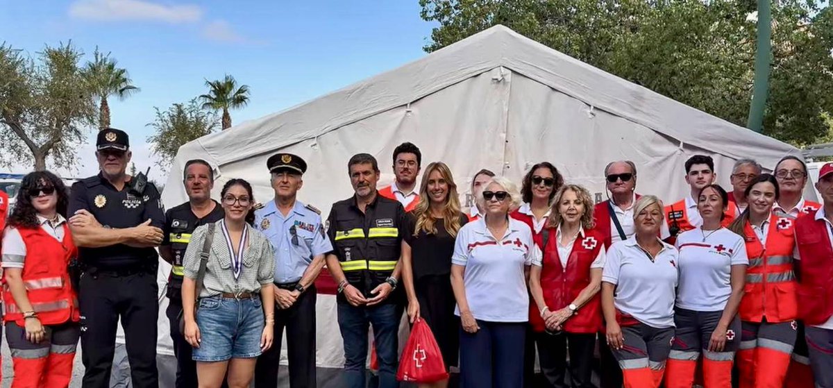CruzRojaRMurcia's tweet photo. 71 personas atendidas en el dispositivo #RomeriaMurcia2025. 3 personas han tenido que ser trasladadas a dependencias hospitalarias. Enhorabuena a todo el equipo de #EmergenciasCruzRoja por su inmensa labor una año más. https://t.co/IMn53dUWxK