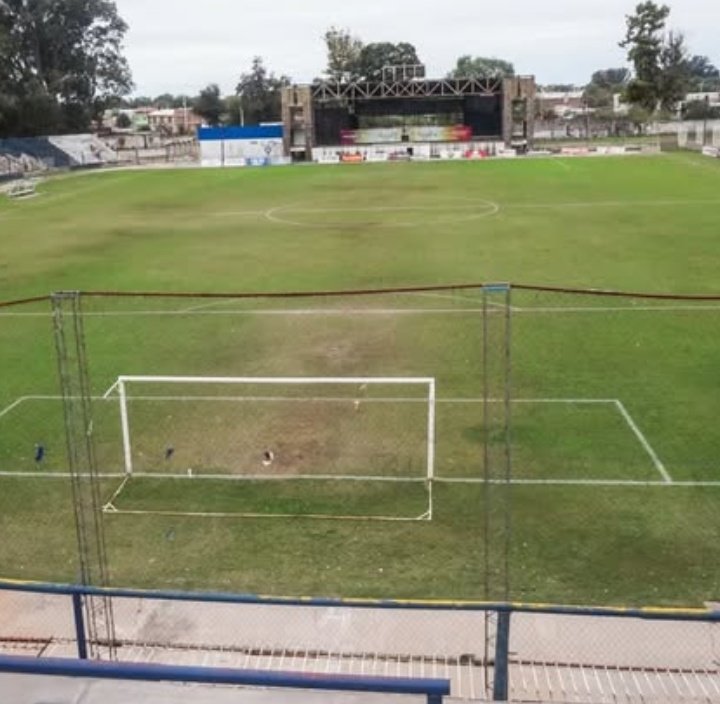 SebaaArancibia's tweet image. Cómo vas a tener un escenario atrás de un arco santiageño re mil cldo 
El federal A te arruina la vida