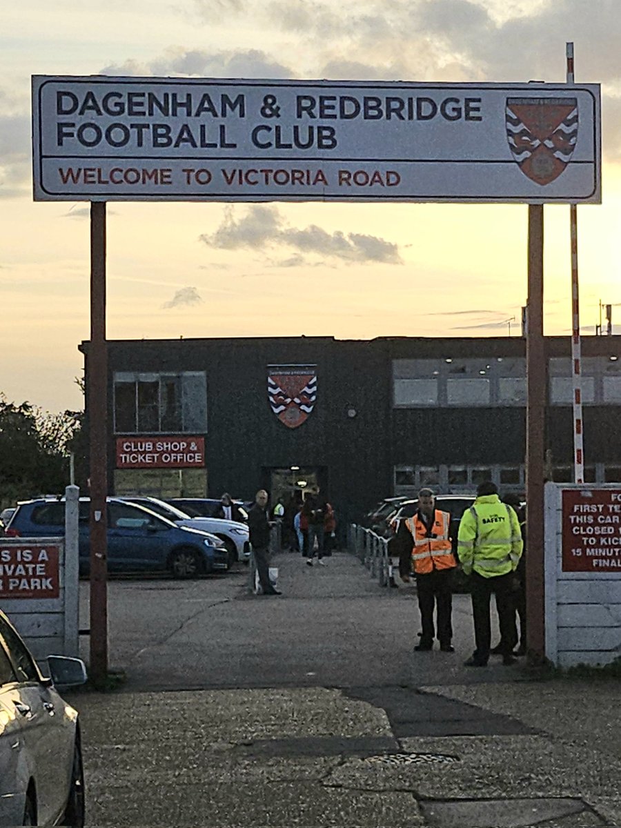 Dave (The Carp Man) (@carpmandave83) on Twitter photo Arrived at the home of the Daggers for the FA cup replay tie against Bedford Town for <a href="/Love_non_league/">LOVE NON-LEAGUE</a>
#FACup #football Arrived at the home of the Daggers for the FA cup replay tie against Bedford Town for <a href="/Love_non_league/">LOVE NON-LEAGUE</a>
#FACup #football