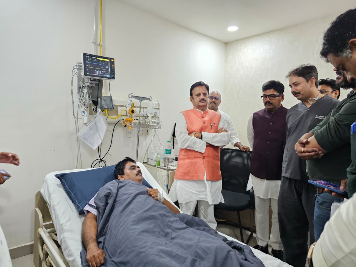 kptripathibjp's tweet image. आज माननीय उपमुख्यमंत्री श्री Rajendra Shukla जी के साथ सिनर्जी हॉस्पिटल, भोपाल पहुंचकर मऊगंज के भाजपा जिला अध्यक्ष श्री राजेंद्र मिश्रा जी से भेंट कर उनके स्वास्थ्य की जानकारी ली।

ईश्वर से उनके शीघ्र स्वस्थ होने की कामना करता हूँ।

#भाजपा #रीवा #Rajendrashukla #सेमरिया_विधानसभा