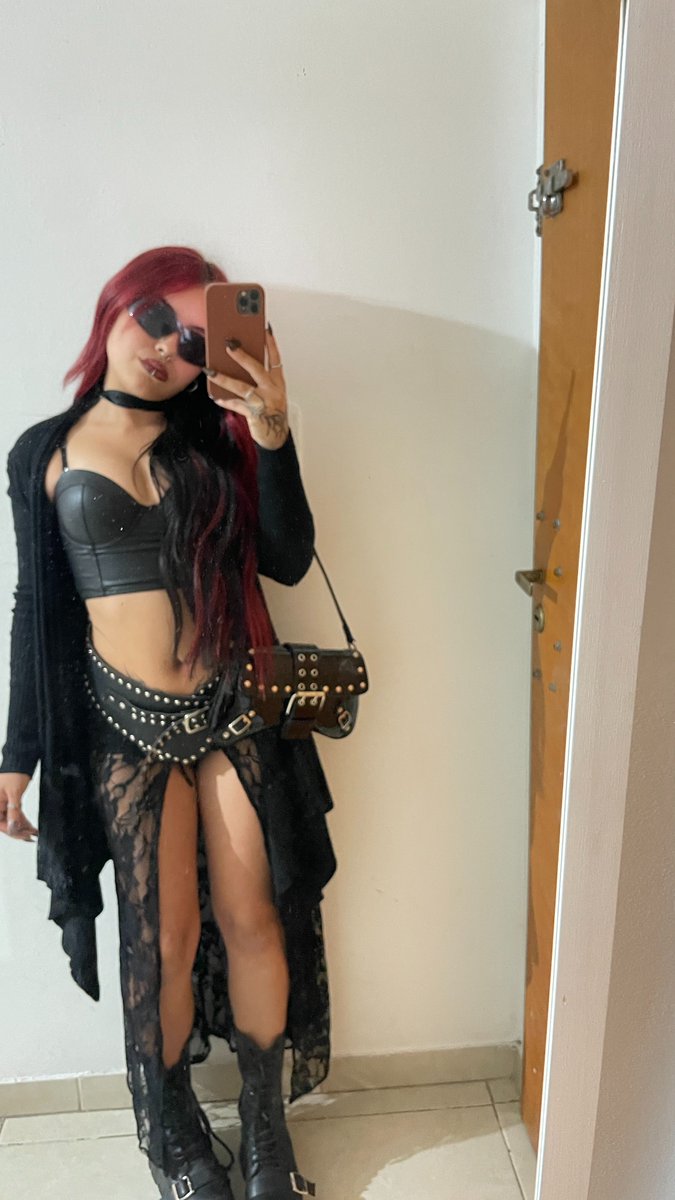 blossomstephy's tweet photo. Skin hot, lips bitten, legs open stop fantasizing and start acting. My wild side is waiting 🥵👇 https://t.co/ox45hv8LIX