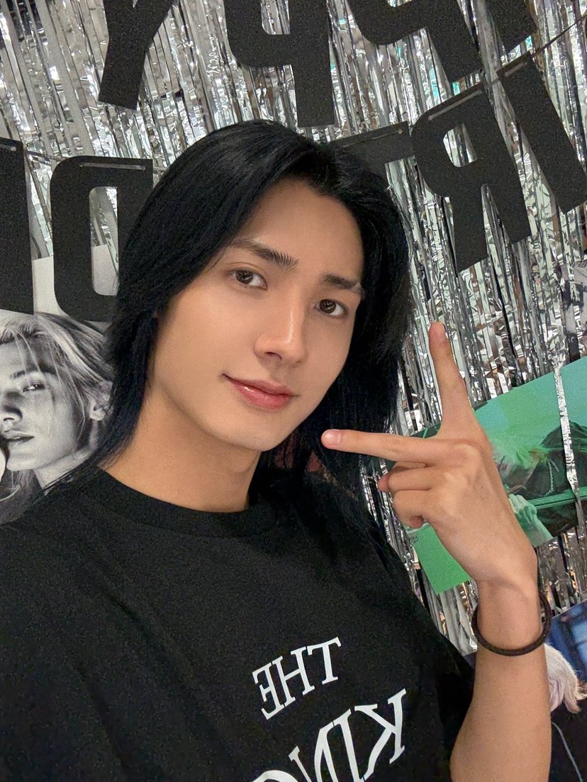 너무 그대로라서 함박웃음 지음