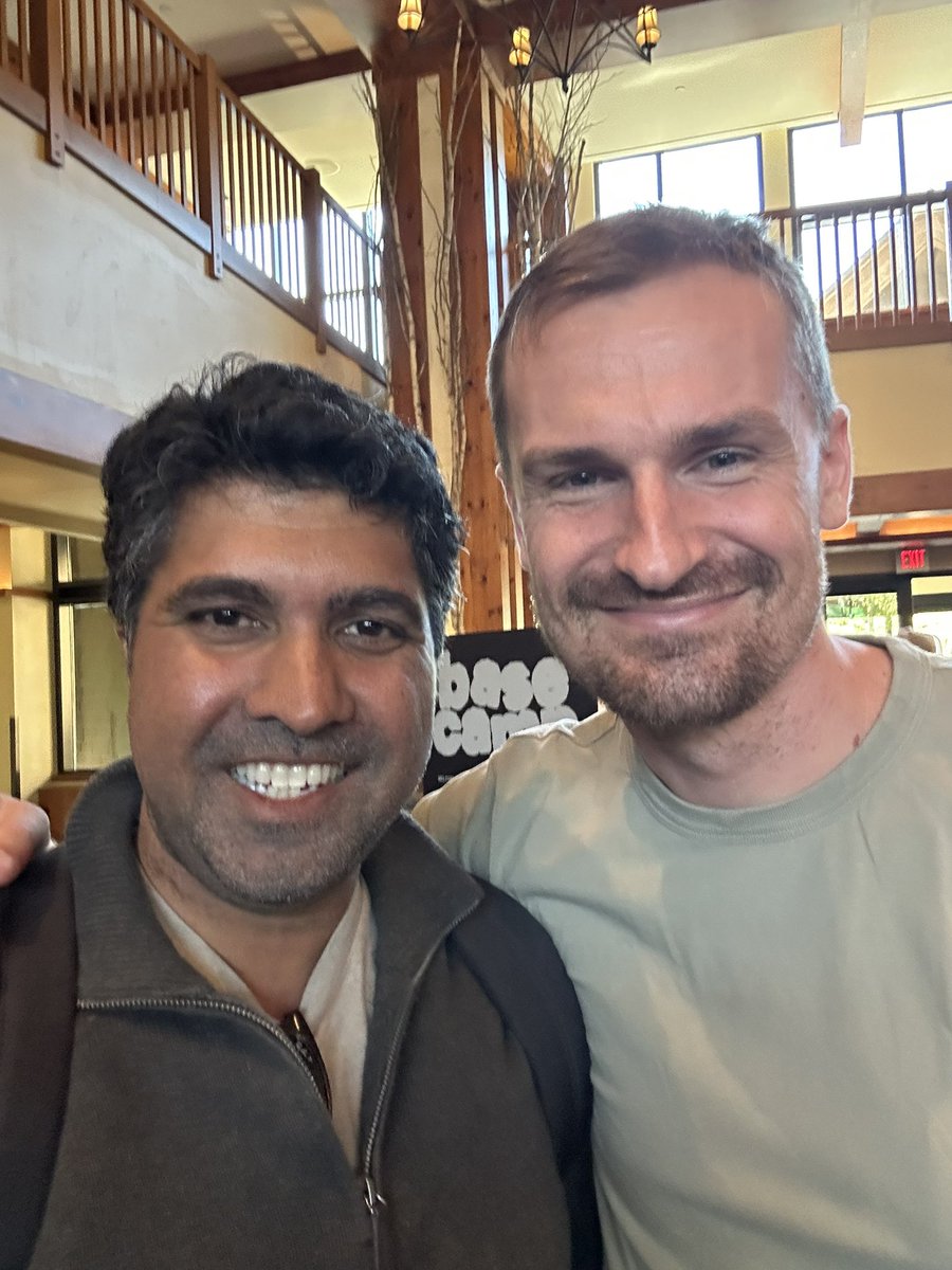 latenightonbase's tweet image. Terrible pic of me, great pic of @jessepollak 

Takeaway from Base Camp: @base is making the creator economy a huge focus going forward 

Creator coins will be a major force in that movement  — and I plan to pioneer it with $LNOB to show what’s possible for creators  and inspire…