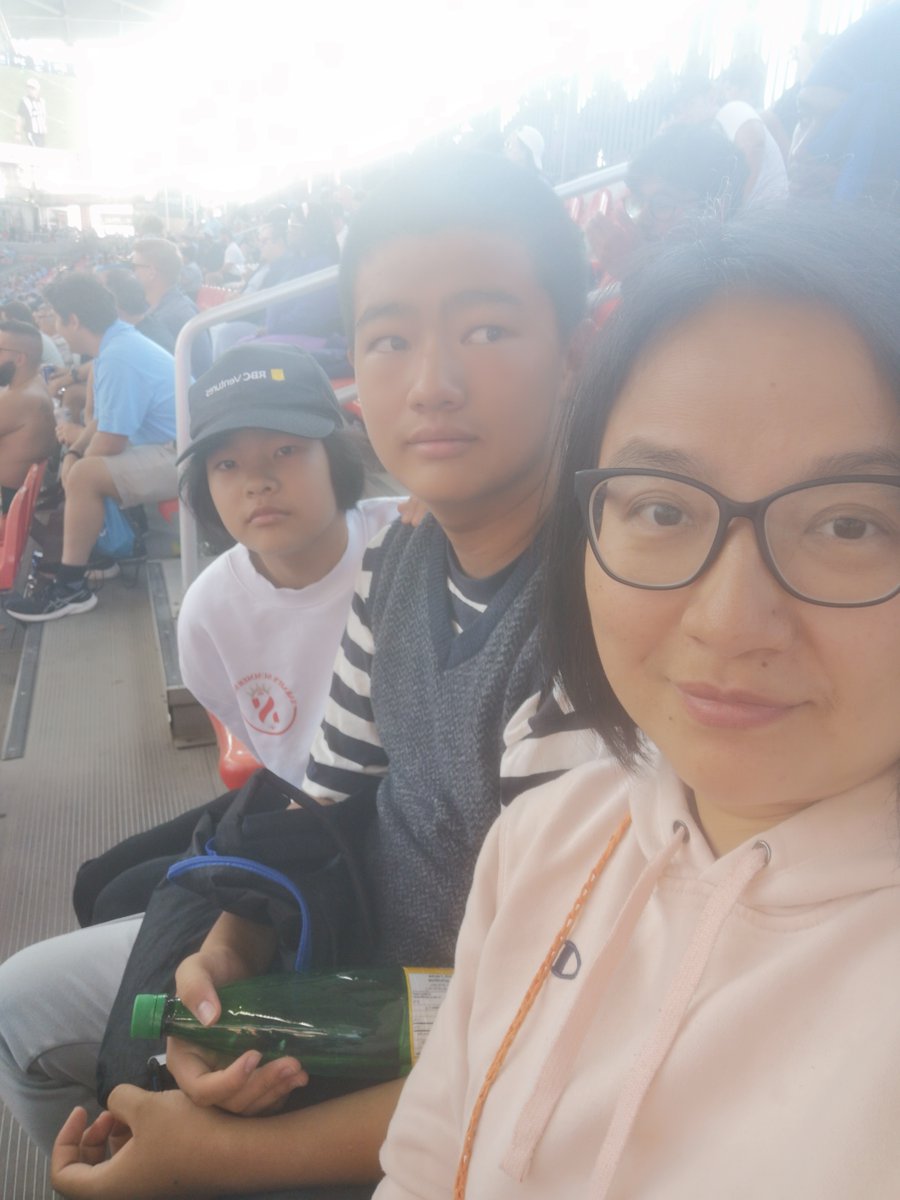 🏈This past weekend, our matches and family members were invited to participate in opening ceremonies and attend the exciting <a href="/TorontoArgos/">Toronto Argonauts</a> vs. Edmonton Elks football game at BMO Field!

It was a great experience and fun time for members of the BBBST community! 

#BBBSMonth