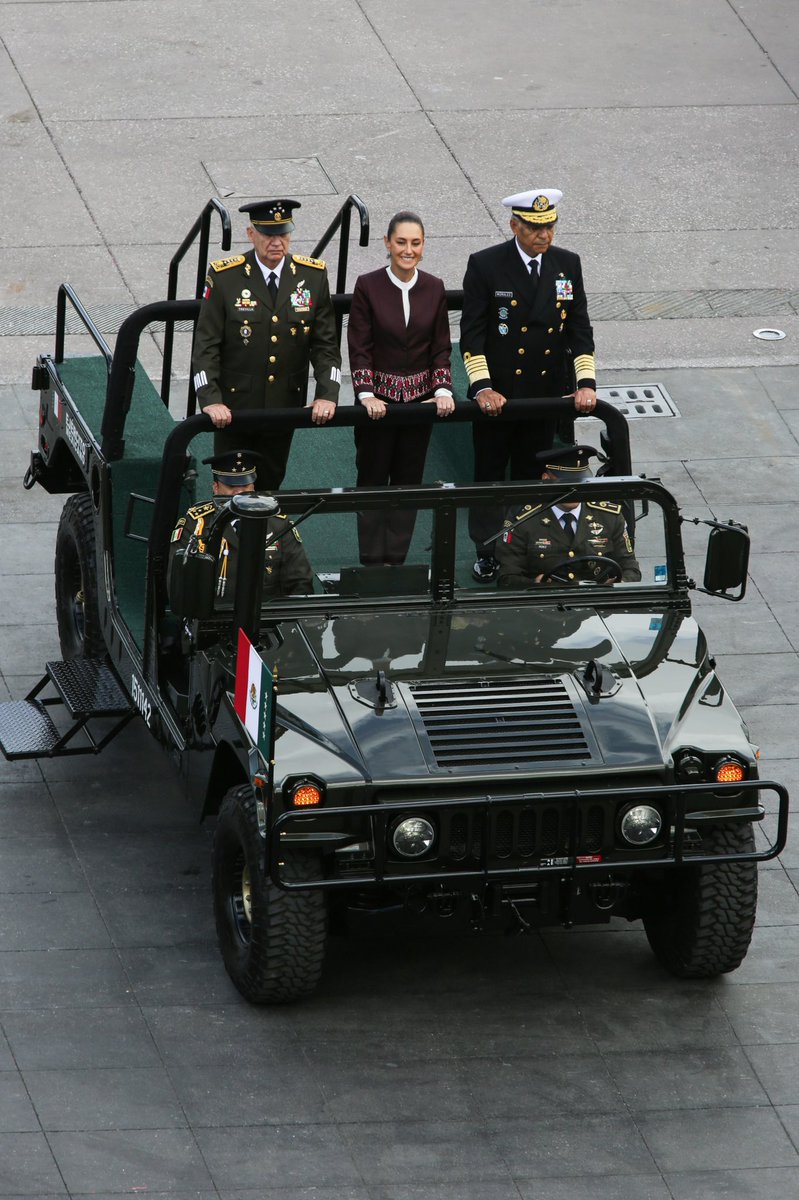 Michael Oviedo (@mike_oviedo) on Twitter photo ¡Comandanta Suprema de las Fuerzas Armadas de México! 🇲🇽 ¡Comandanta Suprema de las Fuerzas Armadas de México! 🇲🇽