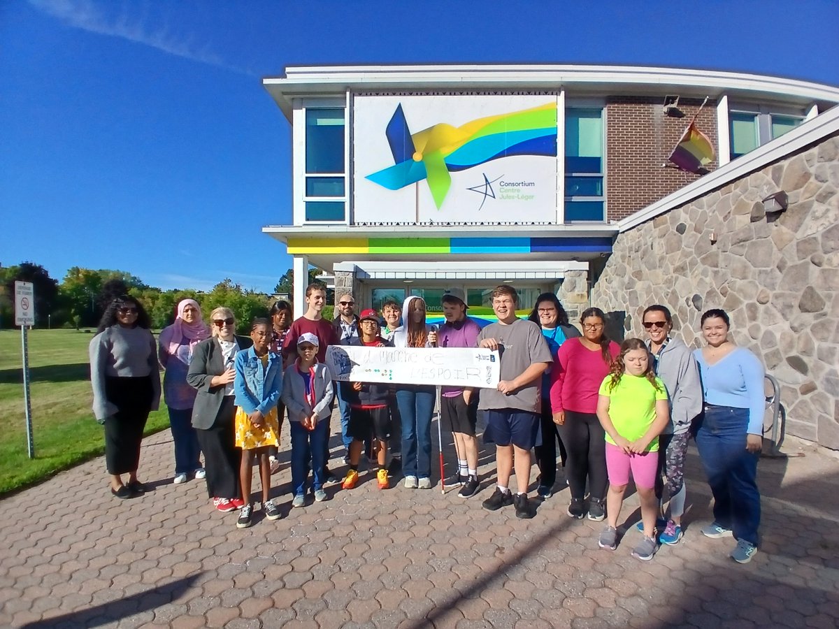 Les élèves de l’École d’application du CCJL prennent part cette semaine à la Marche Terry Fox. Chaque groupe parcourra, au fil des jours, une distance qui totalisera 4 km dans les rues près du CCJL. Ce geste symbolique rend hommage à Terry Fox et à son Marathon de l’espoir,