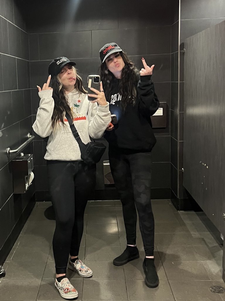 Mackenzie 🌻 tweet media