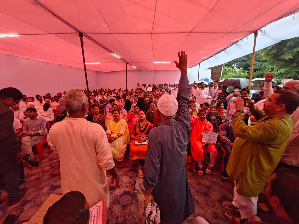 MohammadFa74043's tweet photo. #बहराइच 
आरटीई के लागू होने से पूर्व में नियुक्त शिक्षकों पर tet की अनिवार्यता थोपी जाने के विरोध में प्रदर्शन
@narendramodi 
@PMOIndia 
@CMOfficeUP 
@dpradhanbjp 
@rajnathsingh 
@jagdambikapalmp
@vijayiupsdgts https://t.co/vtDek2ZdWO