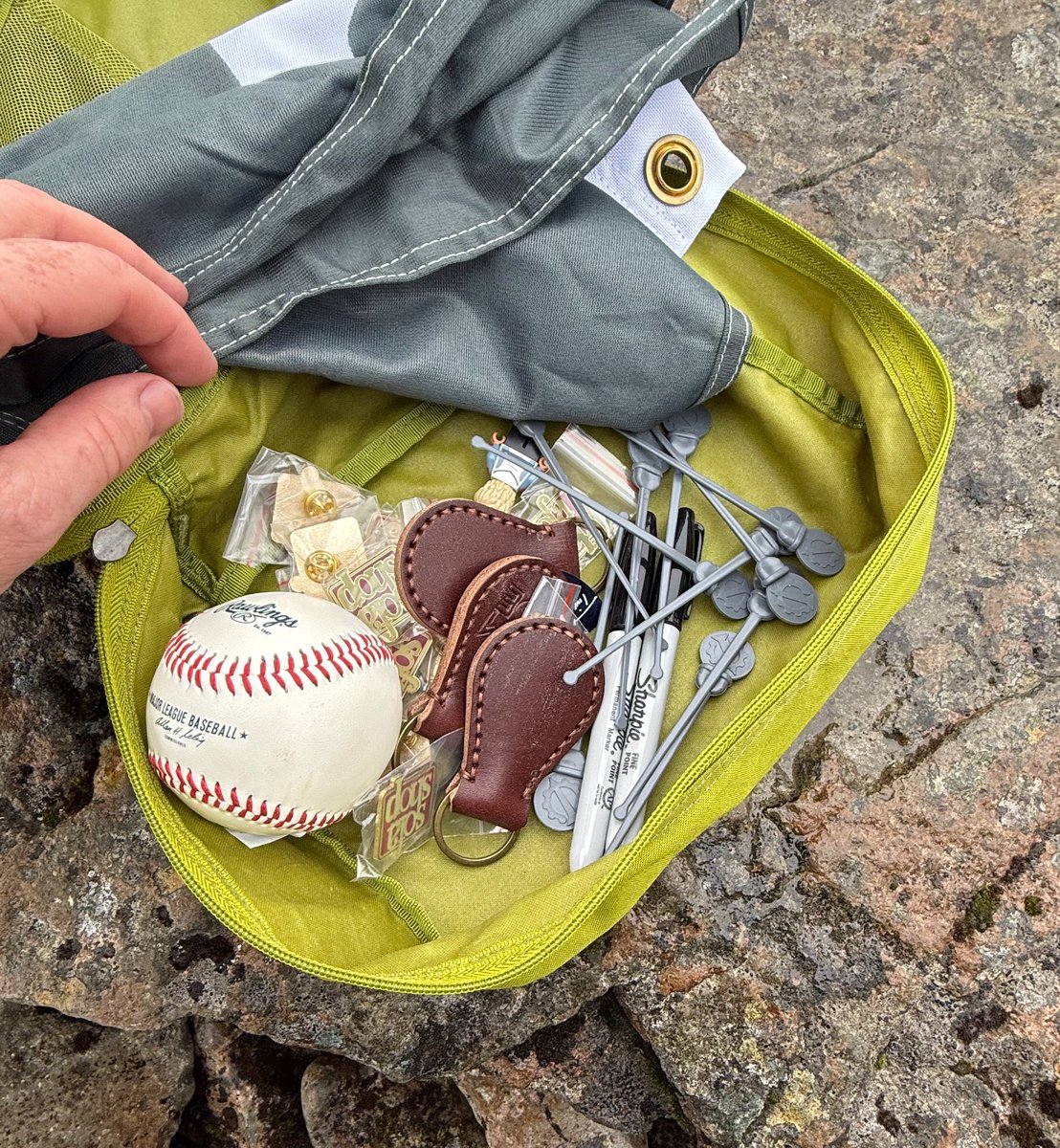 Ascended Ben Nevis (the UK's highest peak) to raise money for Muscular Dystrophy research and support...

And I carried a few extra treasures in the hope you might help!

bradyharanblog.com/blog/climbing-…