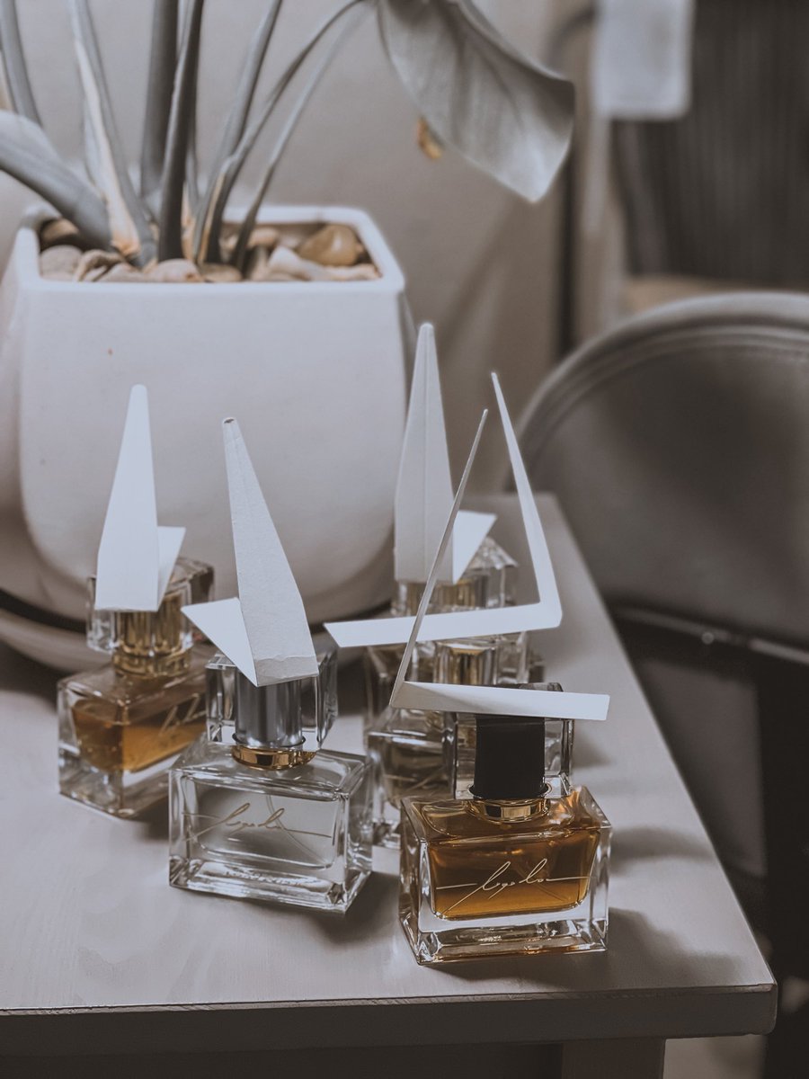 "كانت من النساء الفاتنات التي يطيب معها الكلام ,ويطيب معها الصّمت"