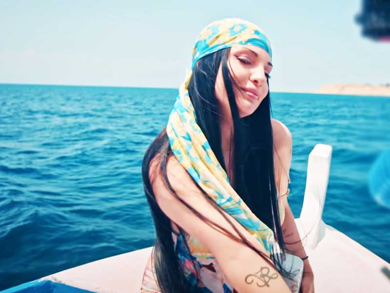 fctotheworld's tweet image. fromcongototheworld.com/villy-razi-ret… The beloved and multi-talented singer Villy Razi makes a powerful comeback with her new song “Varkada”, #Villy