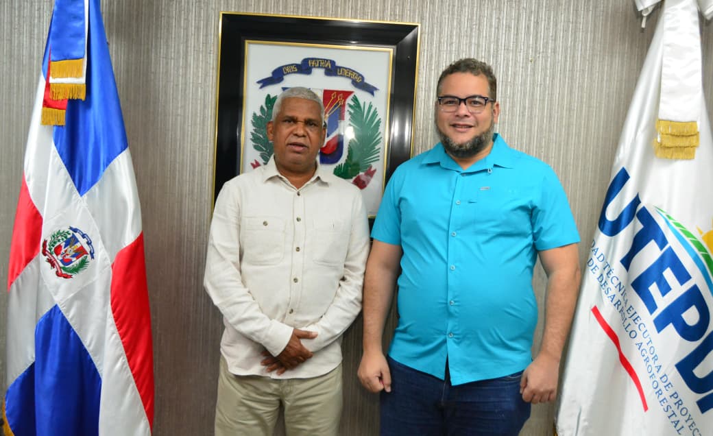 Feda_RD's tweet photo. 🤝 El Fondo Especial para el Desarrollo Agropecuario (FEDA), bajo la dirección de @caamanovive, sostuvo un importante encuentro con el director ejecutivo de la UTEPDA, Frank Alejandro Herasme Soto, con el objetivo de seguir sumando esfuerzos a favor del campo dominicano. 🌱🇩🇴 https://t.co/ccJHjhLNI7