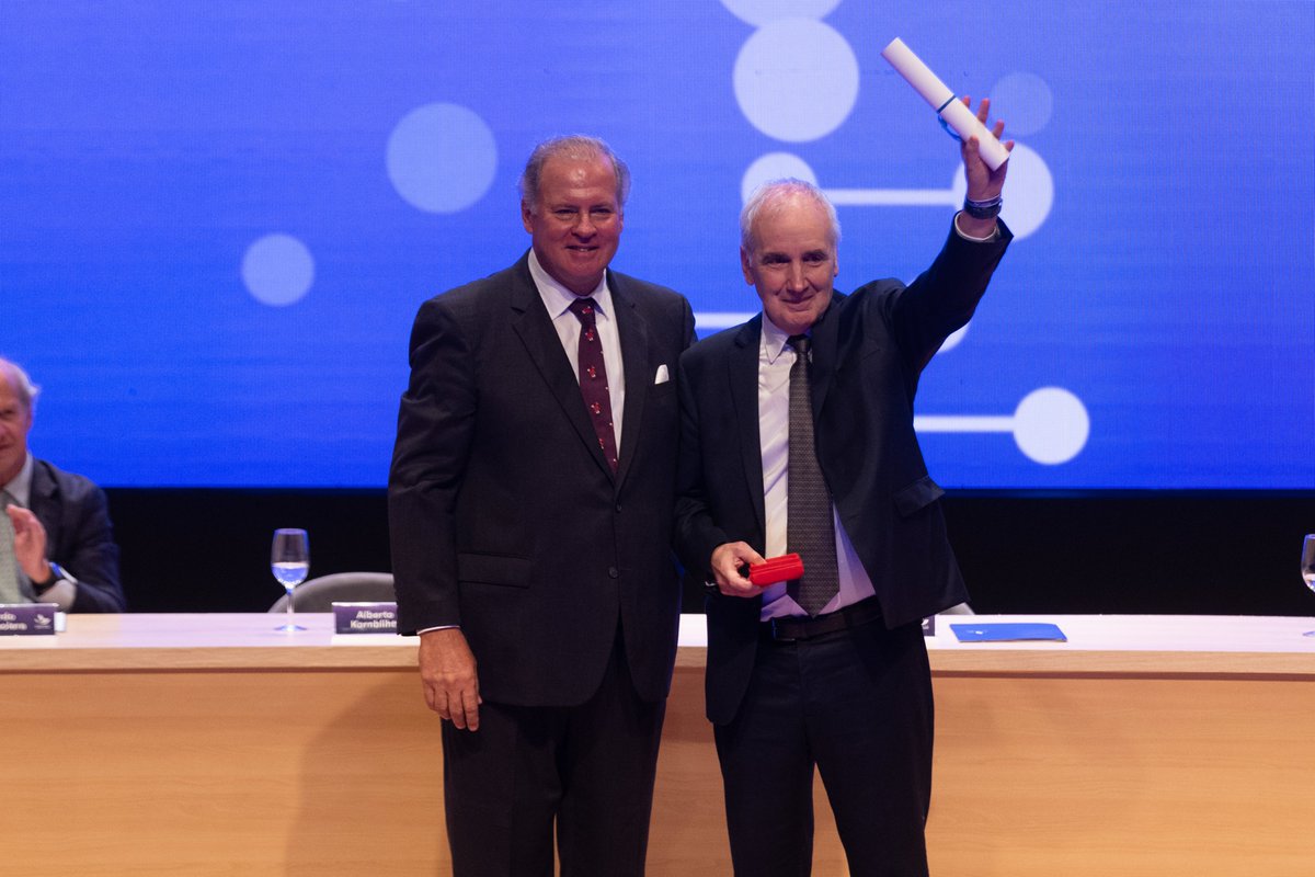 FundacionByB's tweet photo. Celebramos a la ciencia en los Premios Fundación Bunge y Born 2025 en Bioquímica y Biología Molecular 🧪.
El Dr. Alberto Kornblihtt recibió el Premio Fundación Bunge y Born y la Dra. María Laura Mascotti el Premio Estímulo. ¡Felicitaciones! 👏
#PremiosFBB https://t.co/e9mJgNbGjm